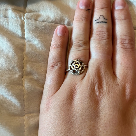 Pandora Shimmering delicate rose ring. Size 8 - Picture 1 of 3